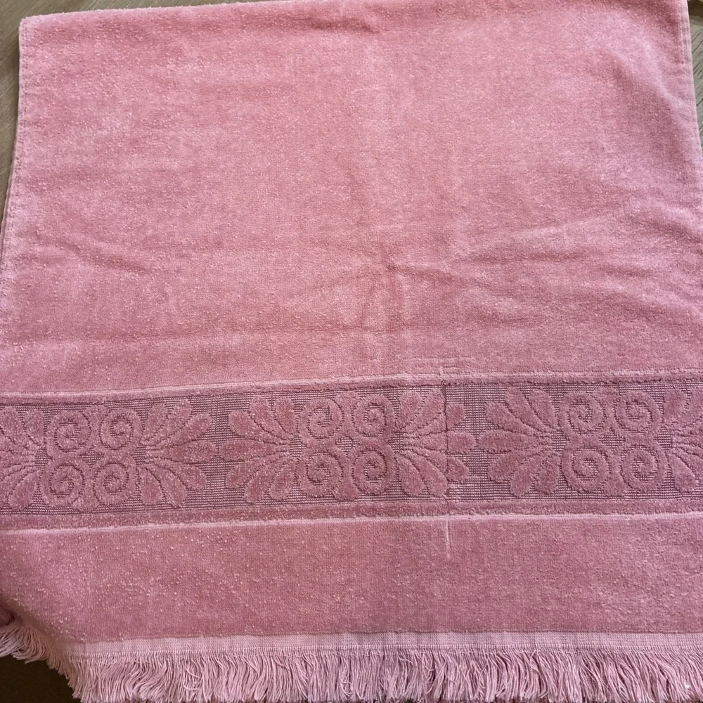 One VTG Cannon Monticello Pink Towel Bath Sized Fringed 44